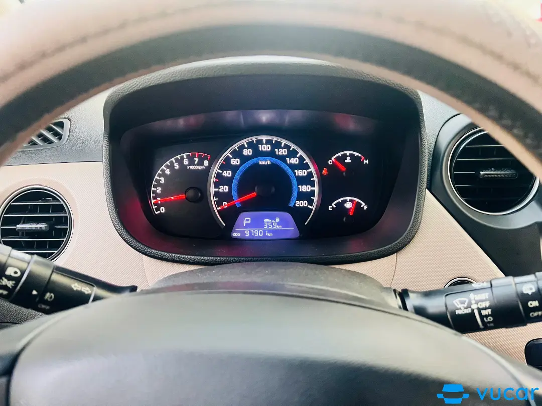 Hyundai i10 2015 Grand 1.0 AT - Nội thất 6