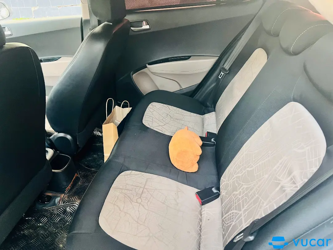 Hyundai i10 2015 Grand 1.0 AT - Nội thất 10