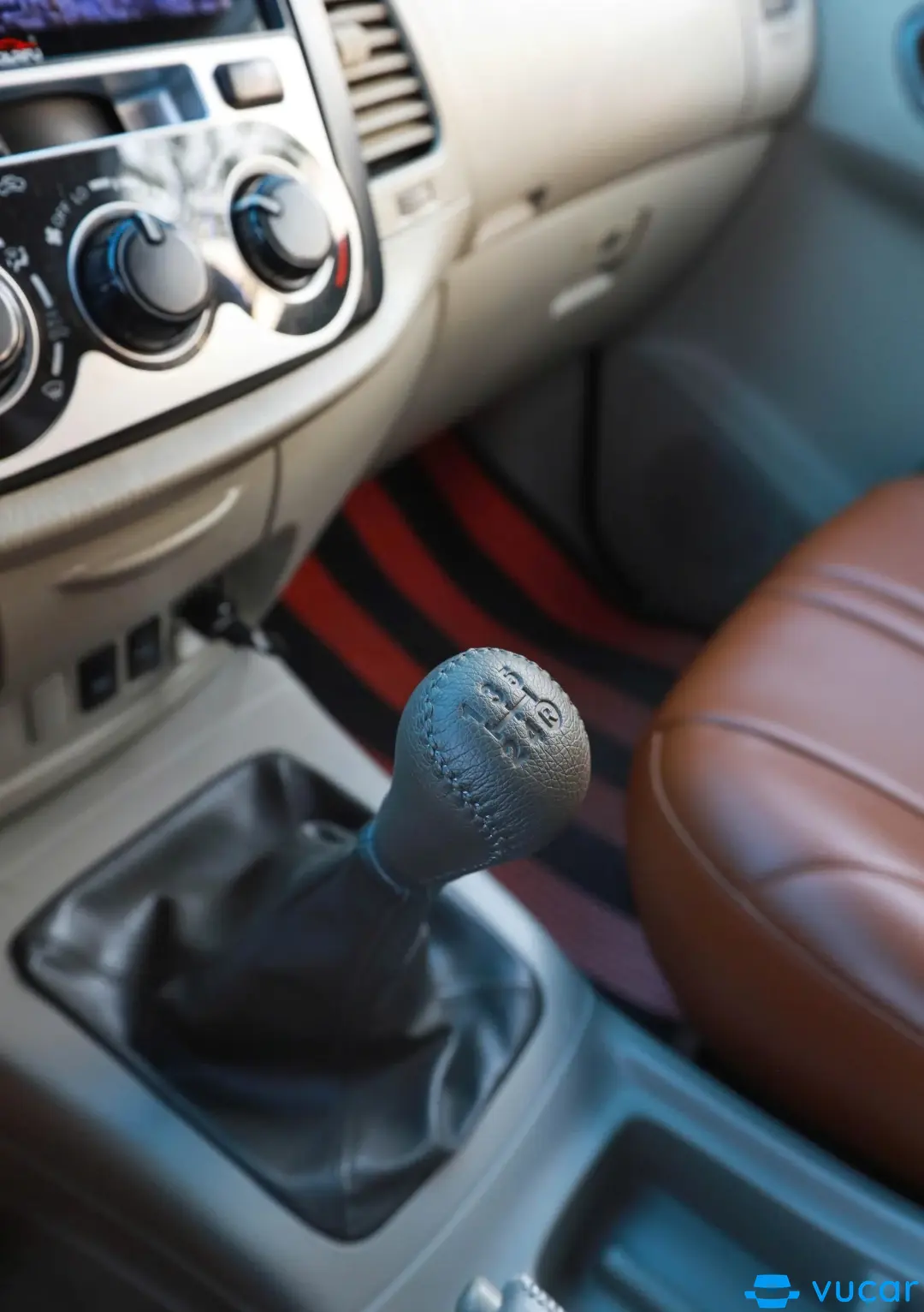 Toyota Innova 2.0E 2015 - Nội thất 2