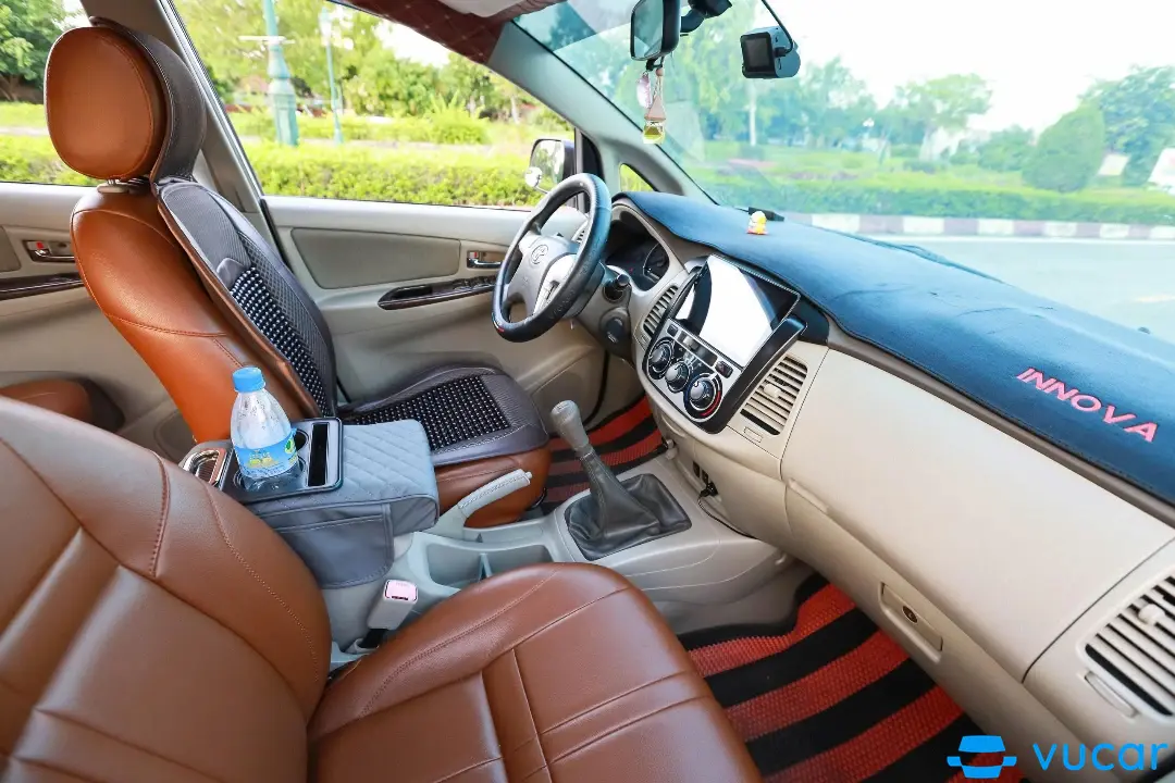Toyota Innova 2.0E 2015 - Nội thất 12