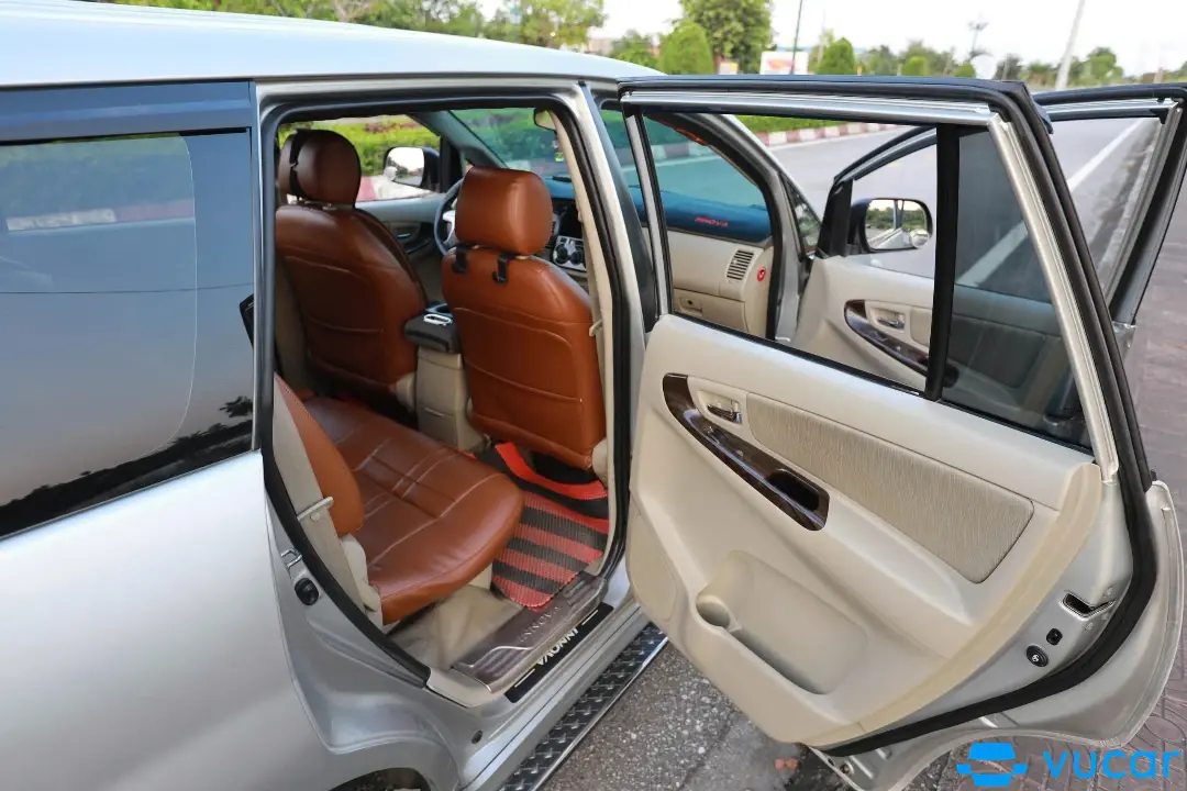 Toyota Innova 2.0E 2015 - Nội thất 13