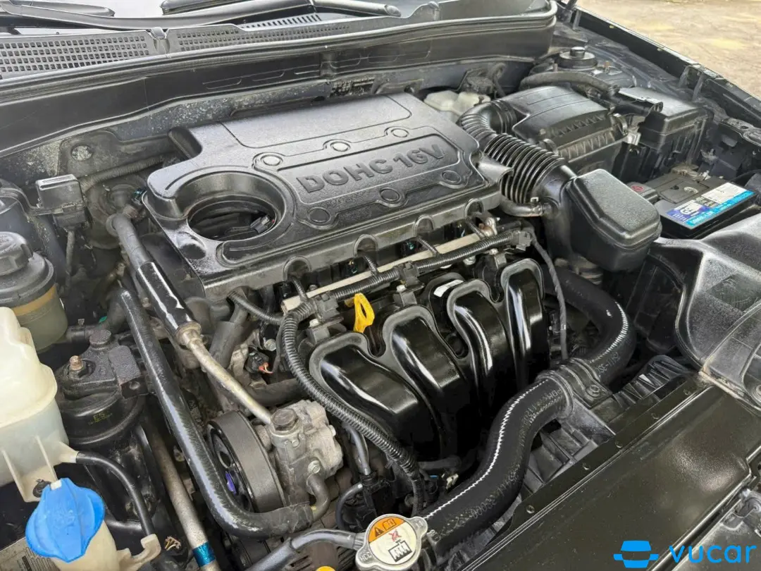Hyundai Sonata 2.0 at 2012 - Khoang động cơ 1