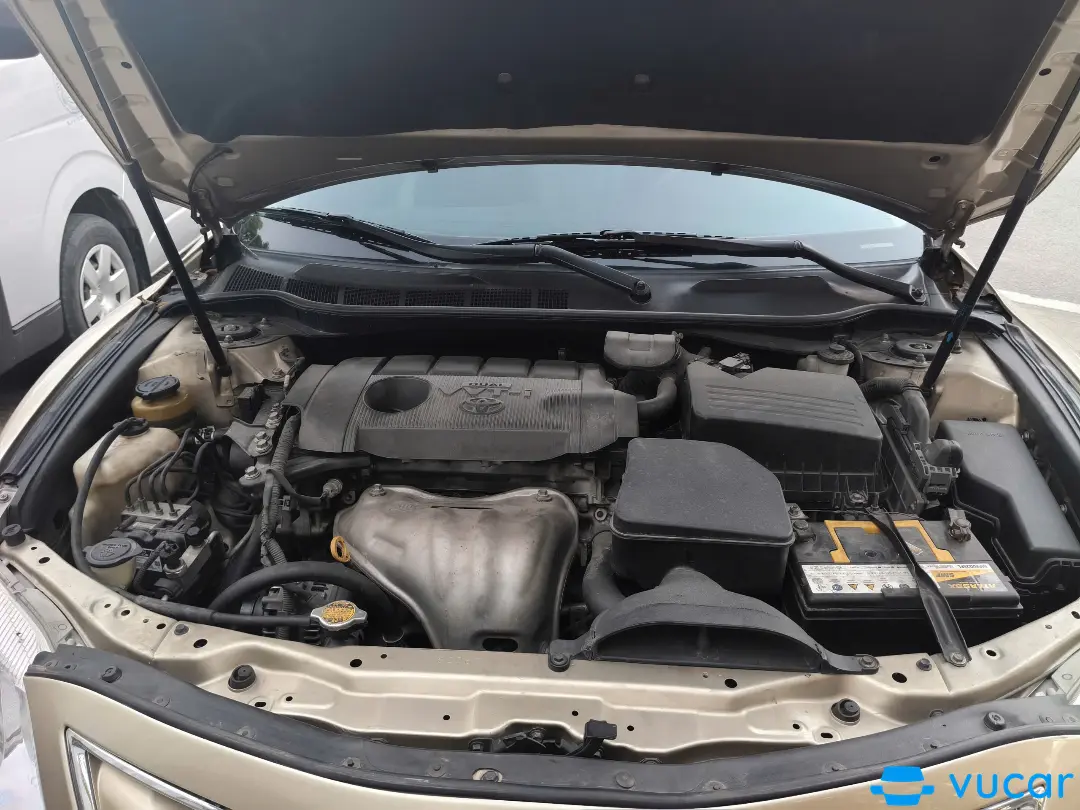 Toyota Camry LE 2.5 2010 - Khoang động cơ 1