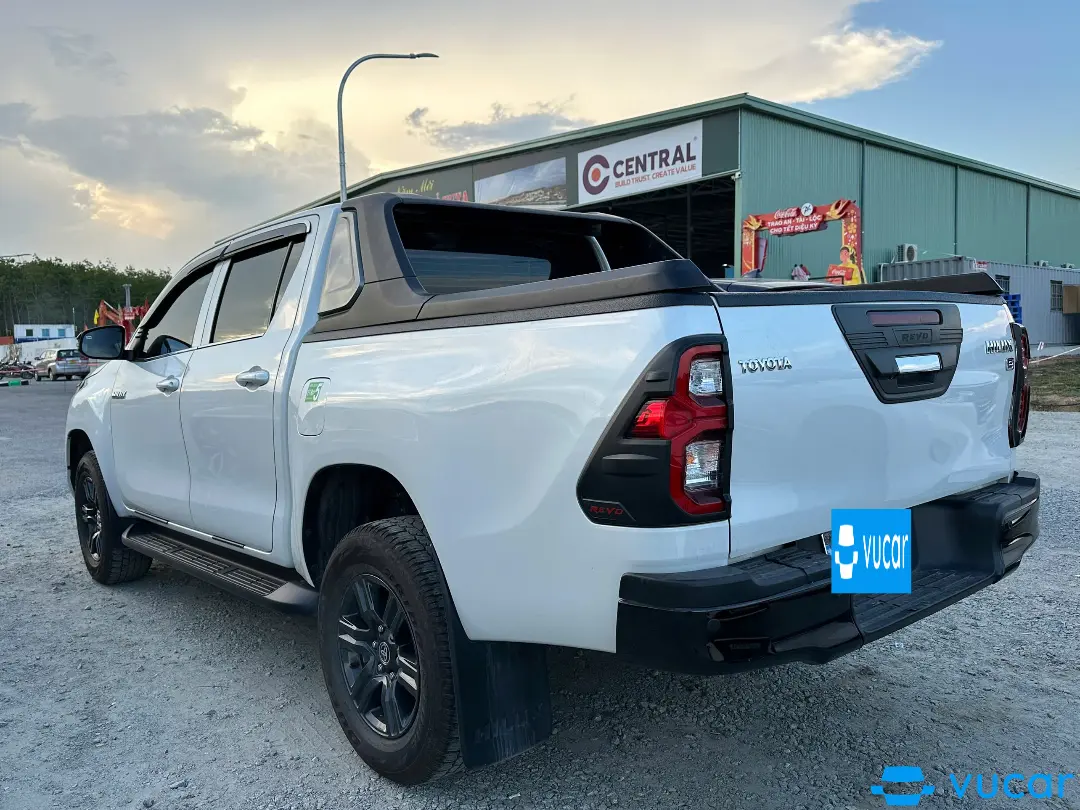 Toyota Hilux 2.4AT 4x2 2024 - Ngoại thất 2