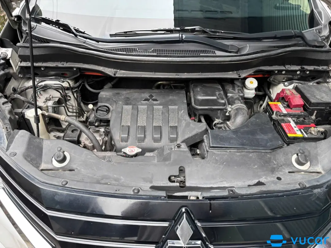 Mitsubishi Xpander 1.5 MT 2019 - Khoang động cơ 1