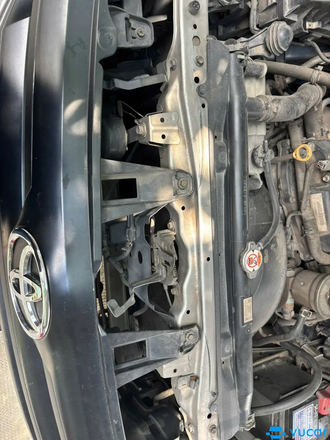 Toyota Innova 2.0G 2016 - Khoang động cơ 1