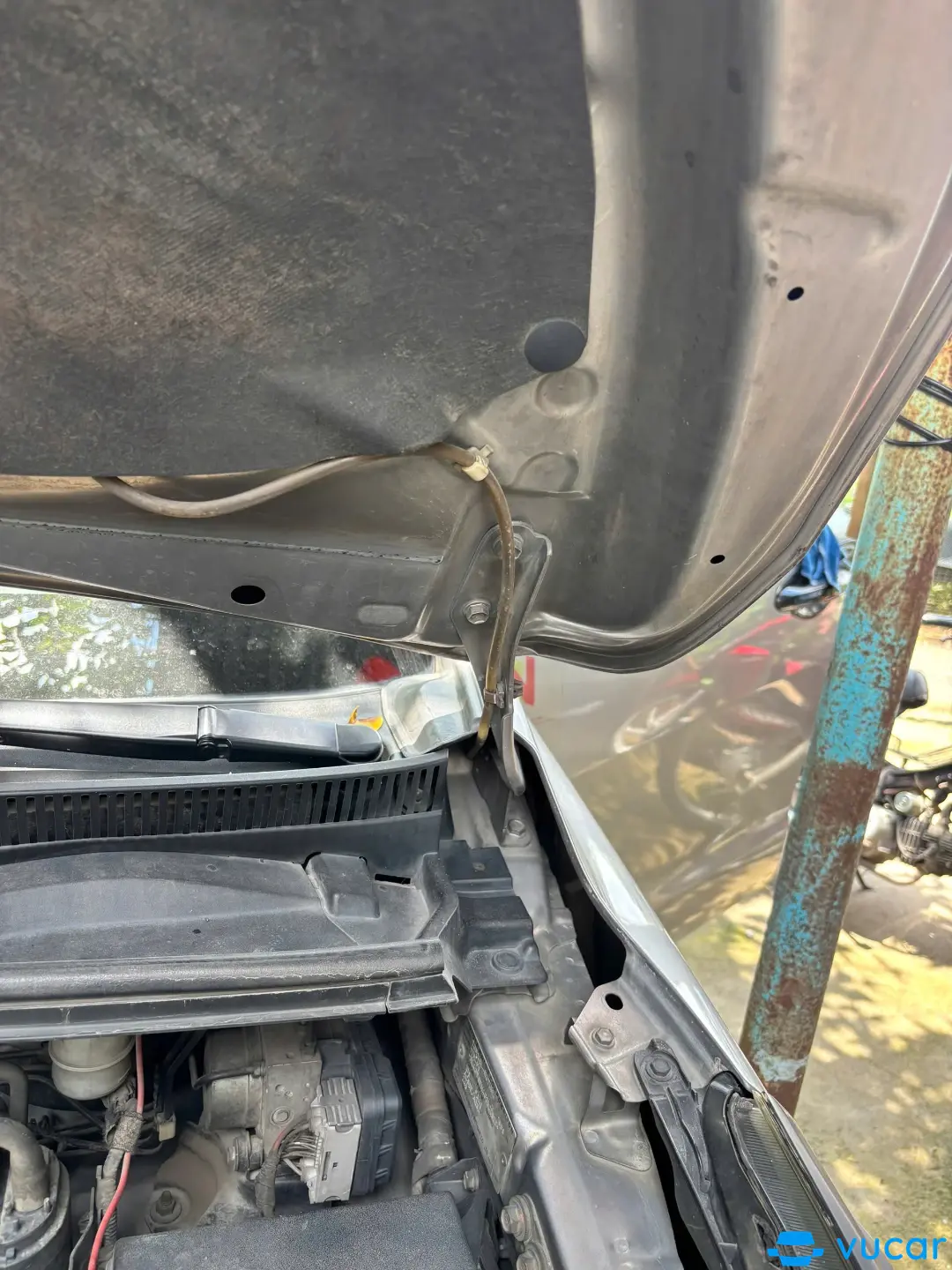 Toyota Innova 2.0G 2016 - Khoang động cơ 2