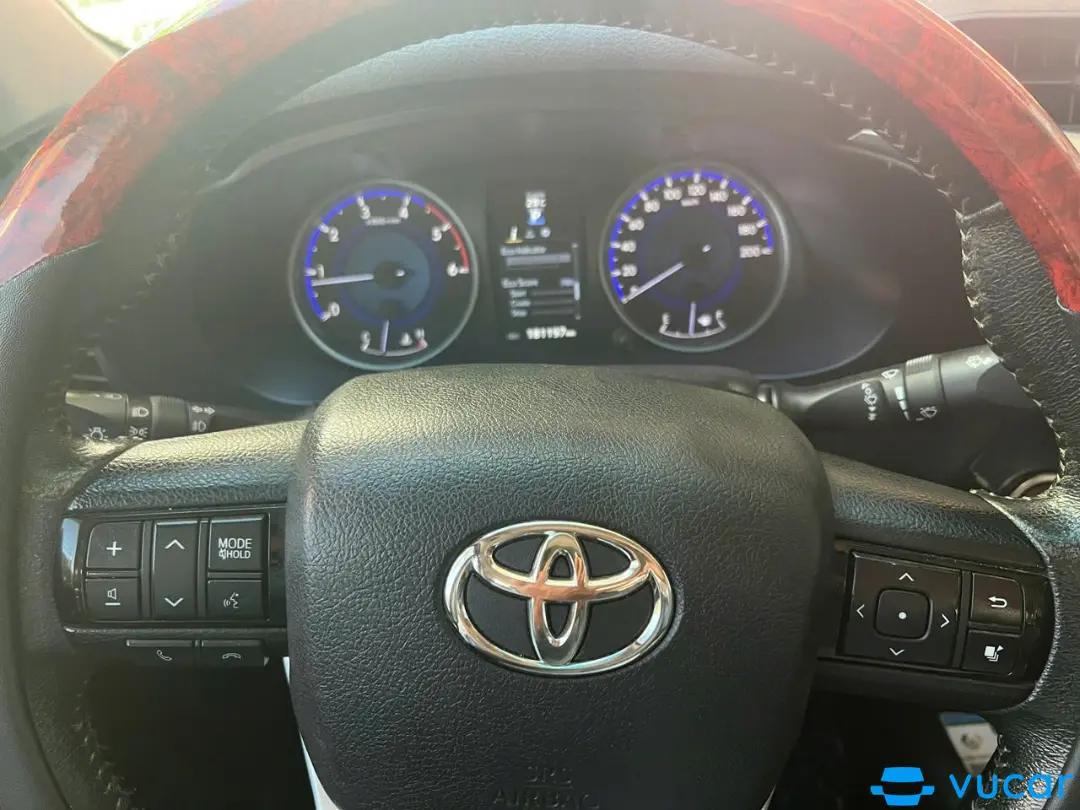 Toyota Hilux 3.0G 4x4 AT 2015 - Nội thất 1