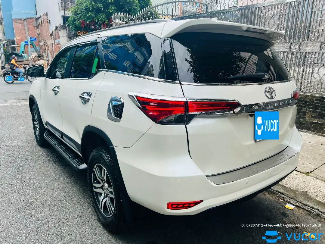Toyota Fortuner 2.4G 4x2 AT 2018 - Ngoại thất 12