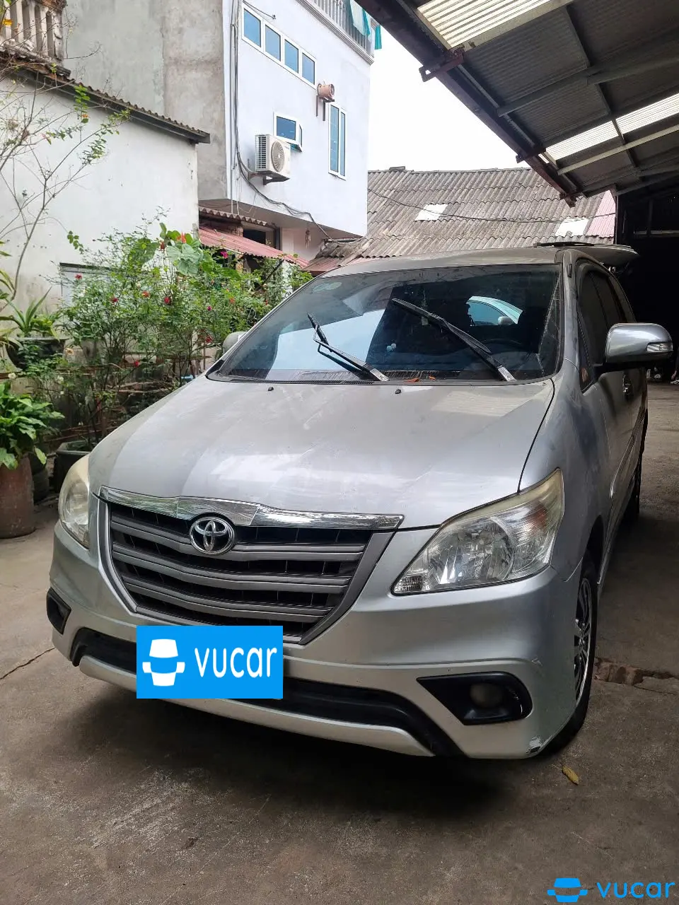 Toyota innova 2.0E 2015