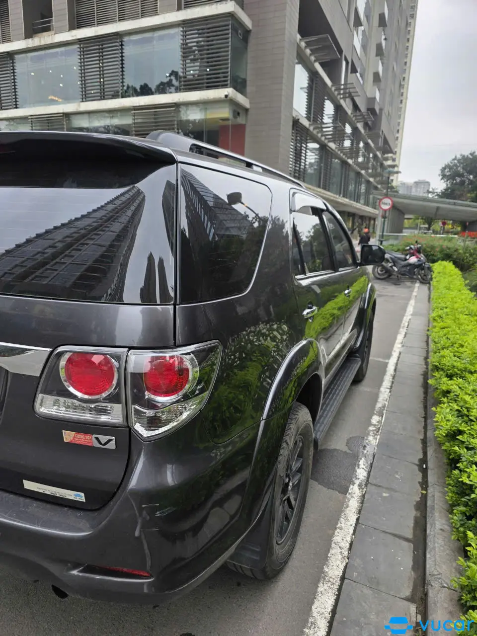 Toyota Fortuner 2.7V 4X2 AT 2016 - Ngoại thất 4