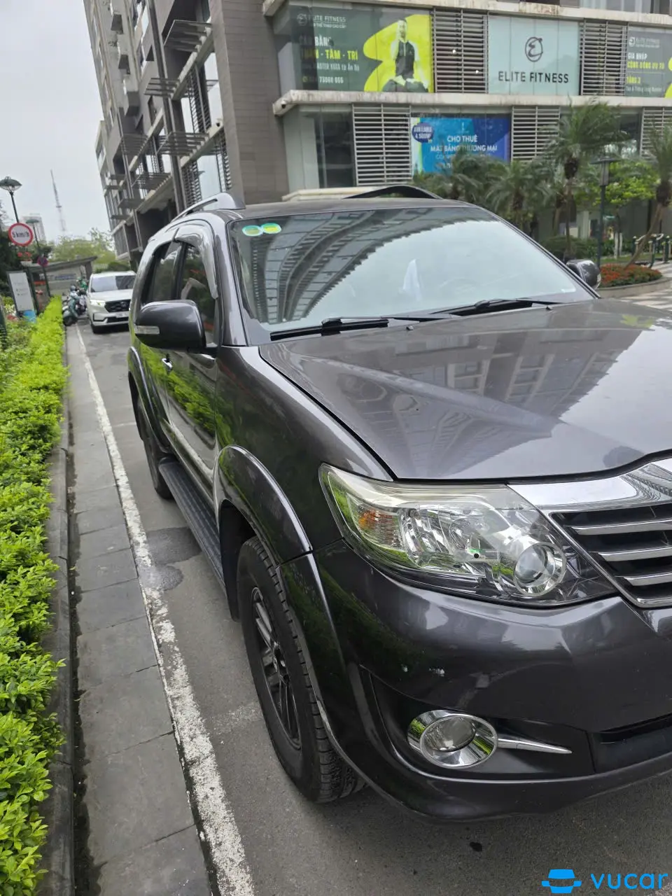 Toyota Fortuner 2.7V 4X2 AT 2016 - Ngoại thất 5