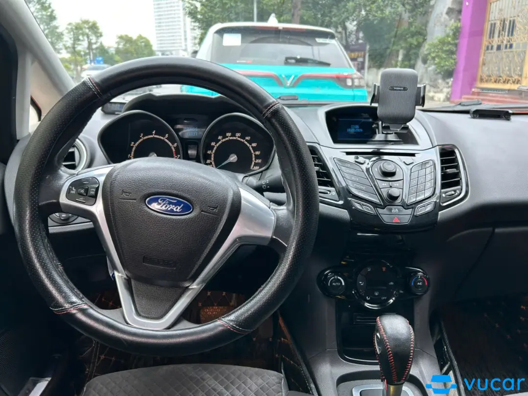 Ford Fiesta S 1.0 AT Ecoboost 2014 - Nội thất 2