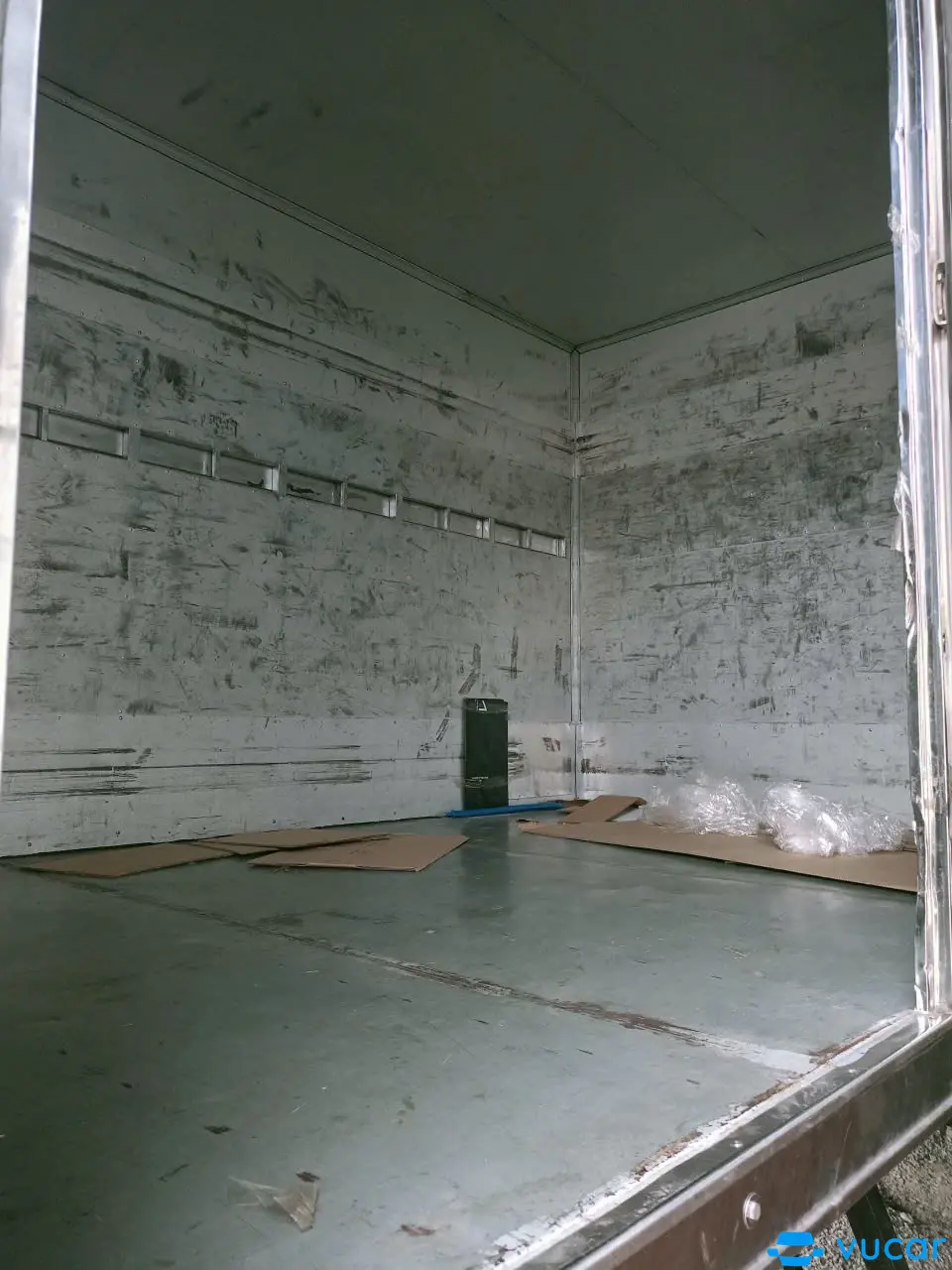 Ảnh xe Izuzu Xe tải Izuzu 8tấn thùng kín 8tấn thùng kín , thùng dài 10m 2024