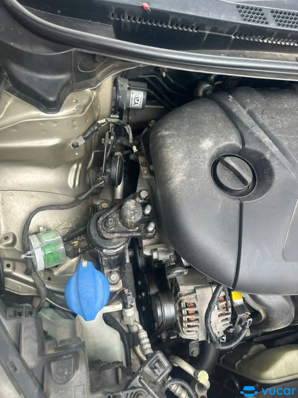 Kia K3 2.0 AT 2015 - Khoang động cơ 2