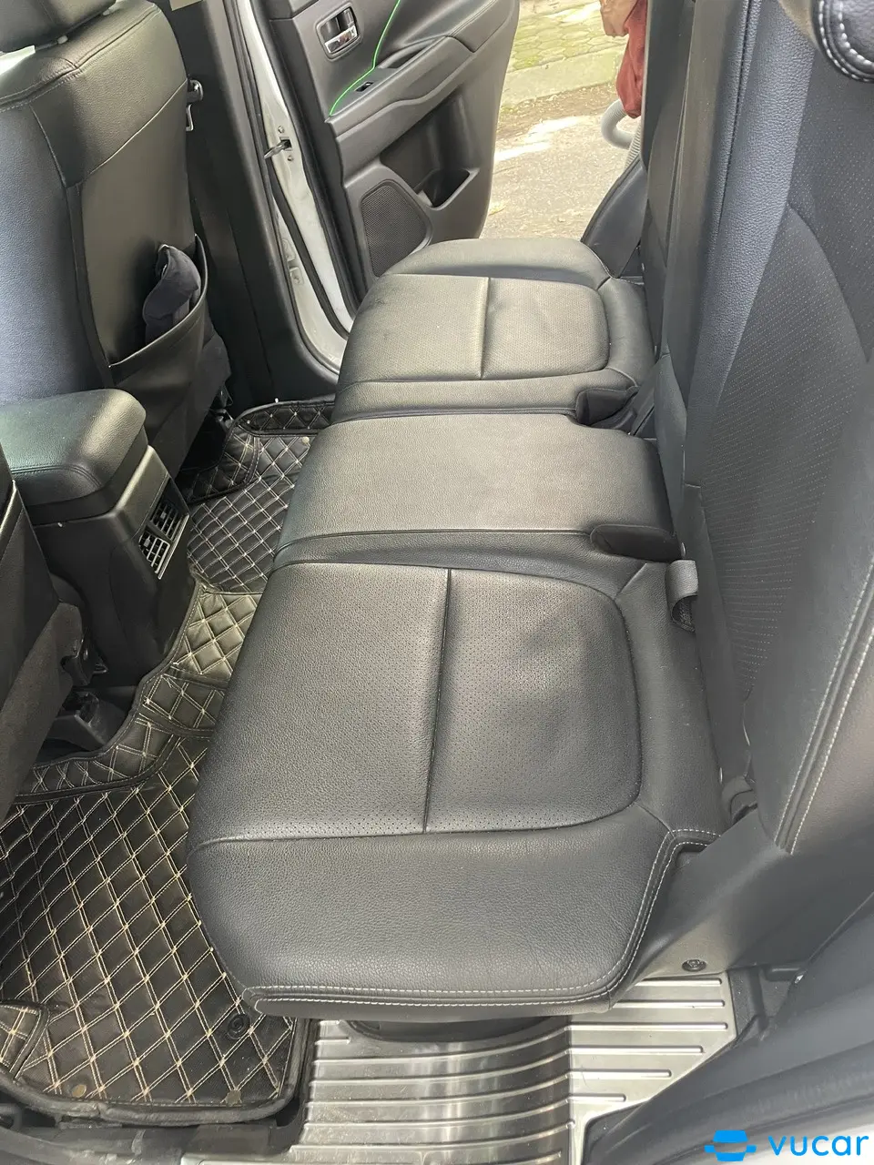 Mitsubishi Outlander premium 2.0; 2019 - Nội thất 1
