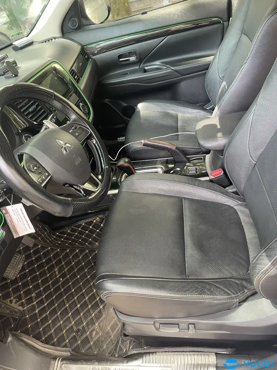 Mitsubishi Outlander premium 2.0; 2019 - Nội thất 2