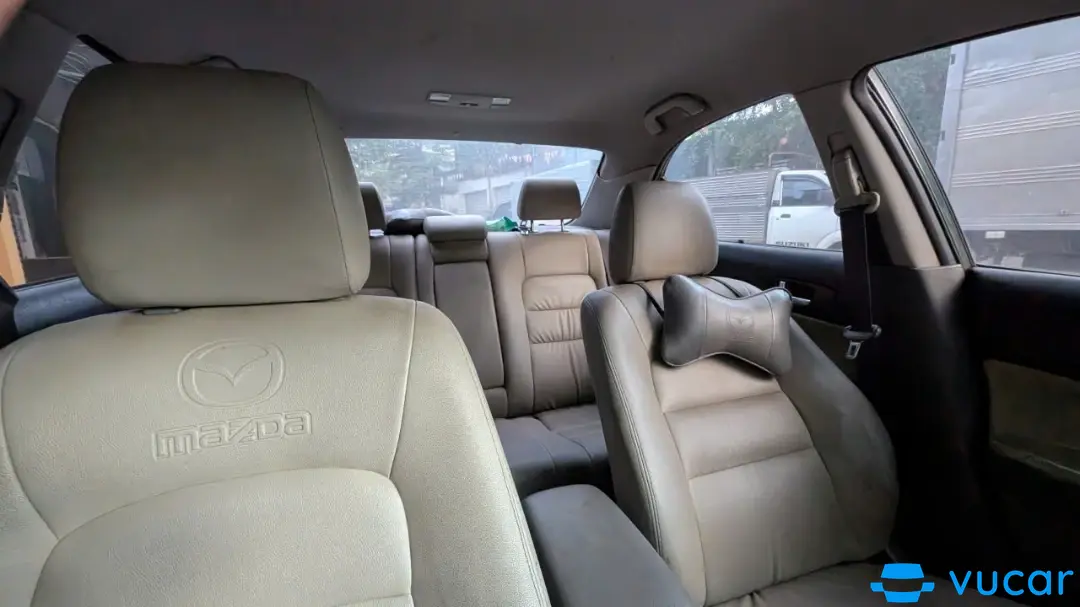 Mazda 6 2.0 MT 2004 - Nội thất 1