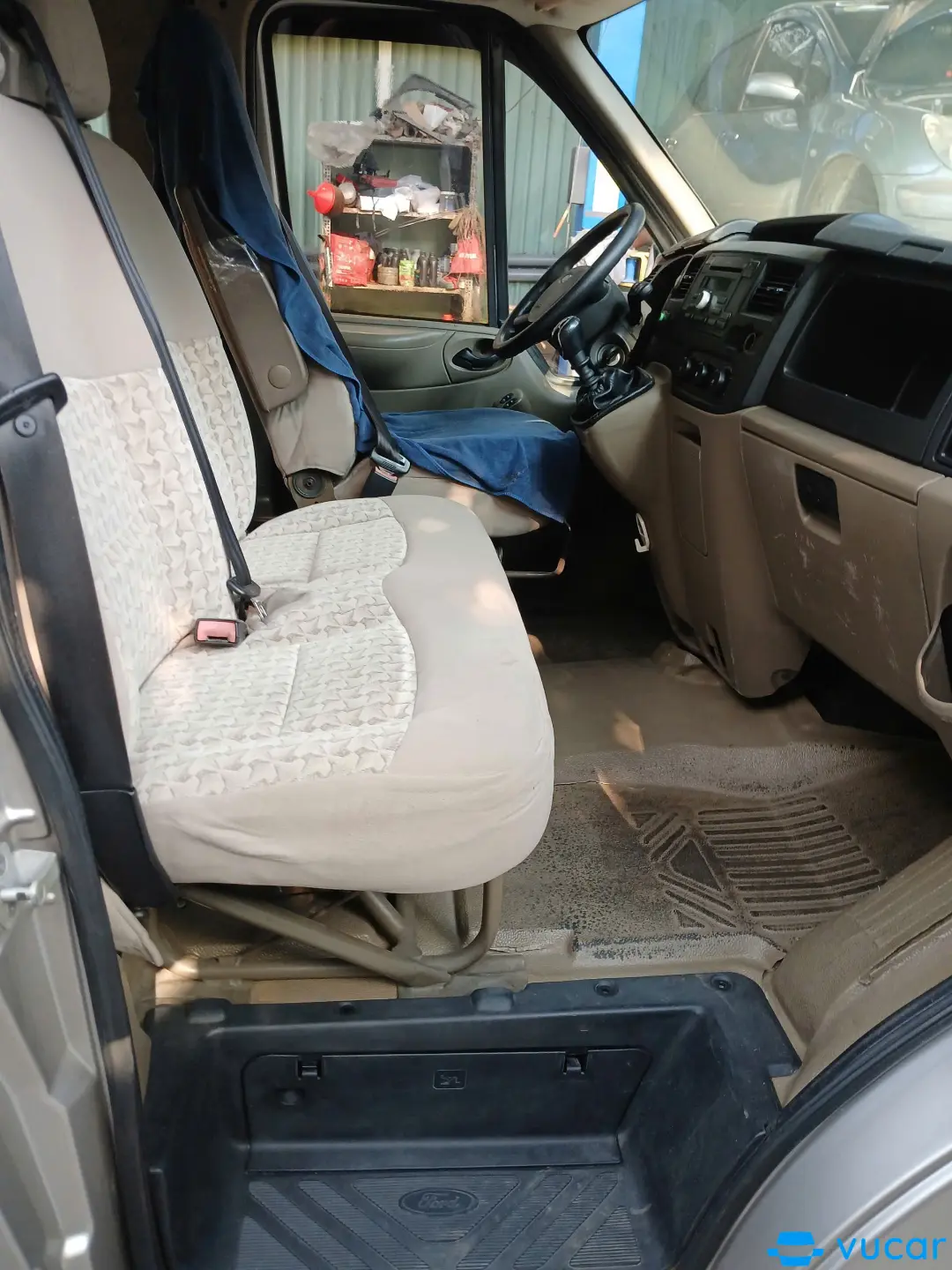 Ford Transit 2012 - Nội thất 1