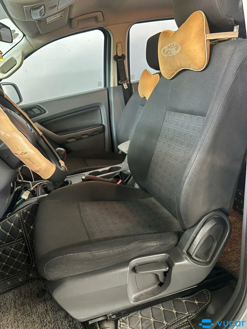 Ford Ranger XLS 2.2L 4x2 MT 2016 - Nội thất 5