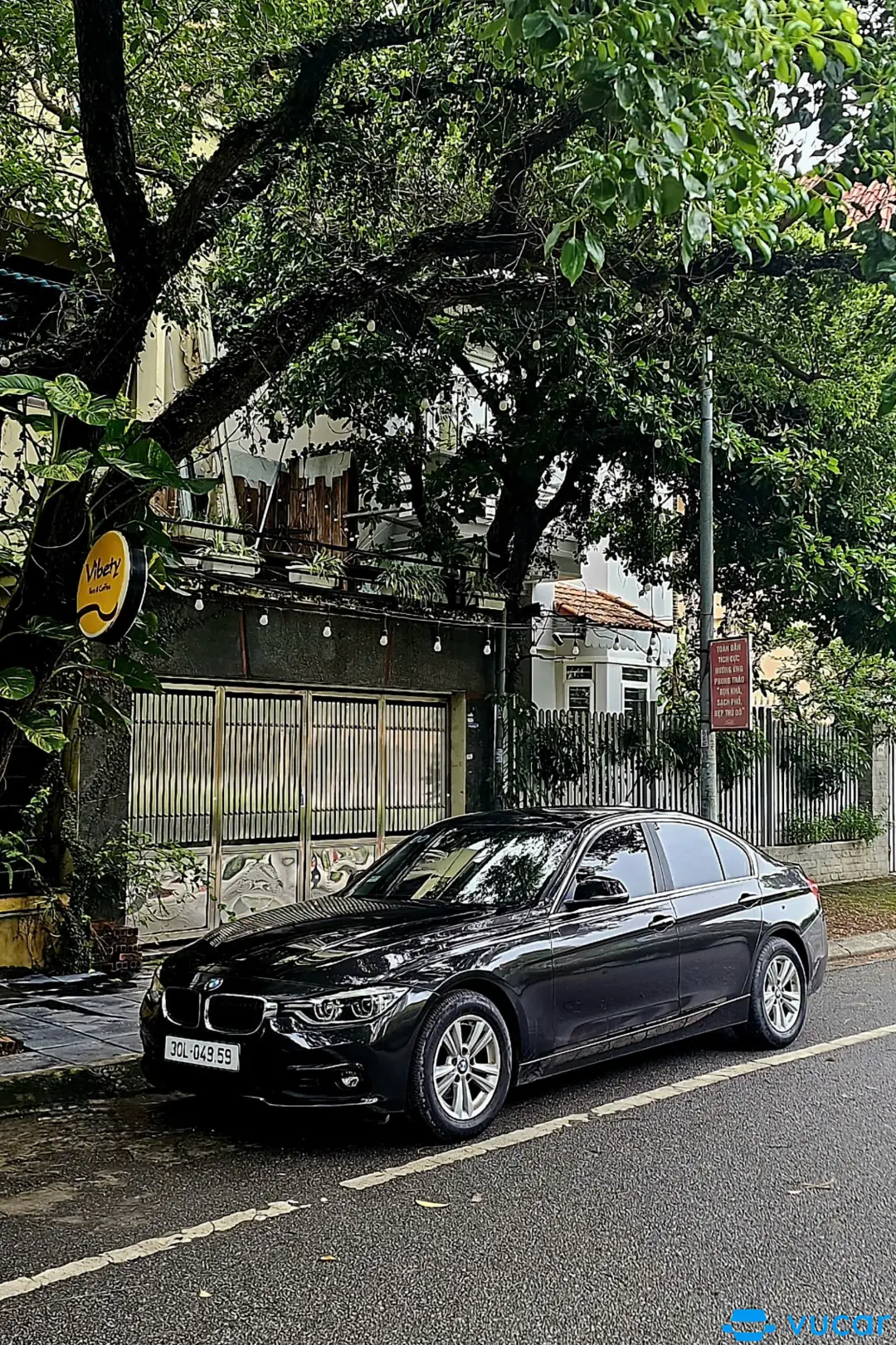 BMW 3 series 320i 2015 - Khoang động cơ 1