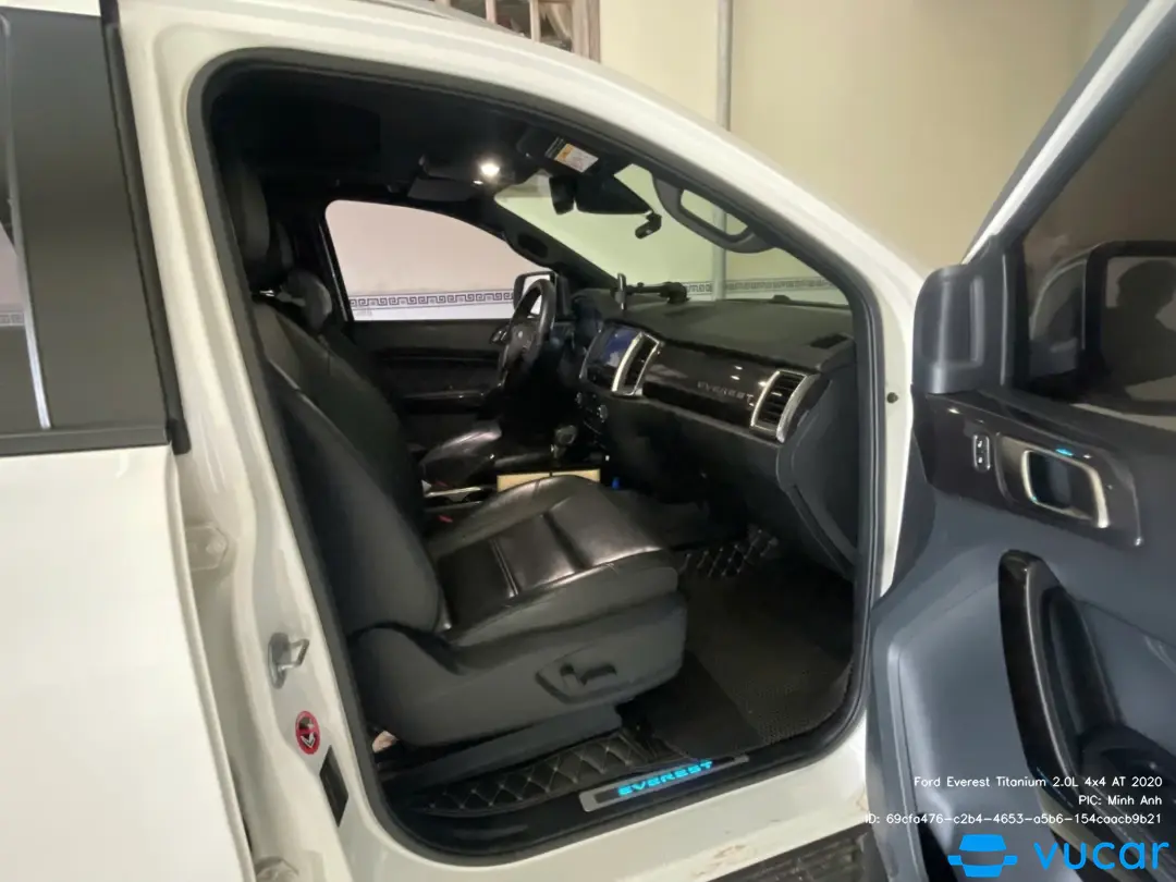 Ford Everest Titanium 2.0L 4x4 AT 2020 - Nội thất 2