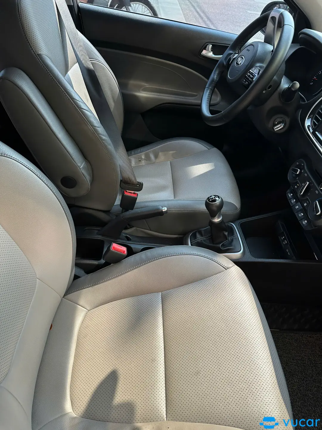 Kia Soluto 1.4 AT Deluxe 2021 - Nội thất 2
