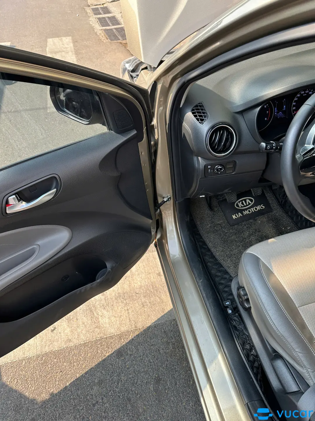Kia Soluto 1.4 AT Deluxe 2021 - Nội thất 4
