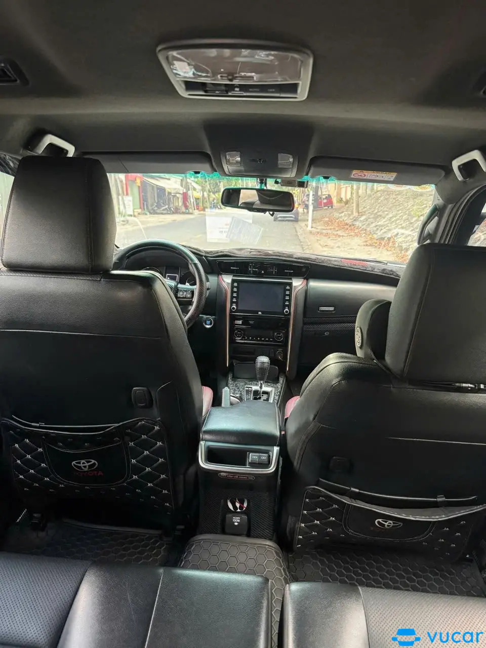 Toyota Fortuner Legender 2.4L 4x2 AT 2022 - Nội thất 3