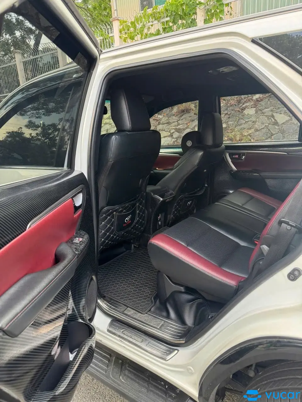 Toyota Fortuner Legender 2.4L 4x2 AT 2022 - Nội thất 1