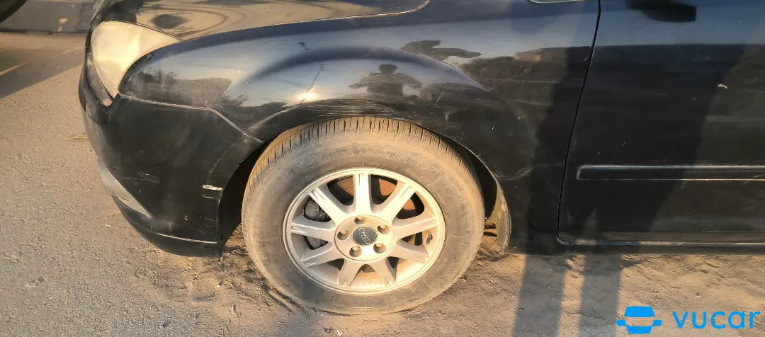 Ford Focus 1.8 MT 2009 - Ngoại thất 7