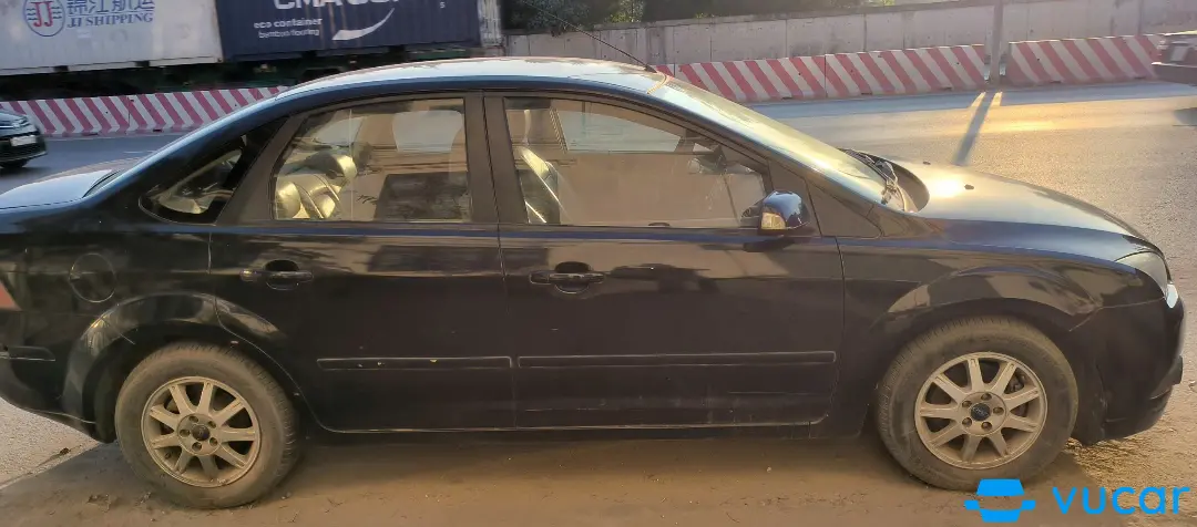 Ford Focus 1.8 MT 2009 - Ngoại thất 10