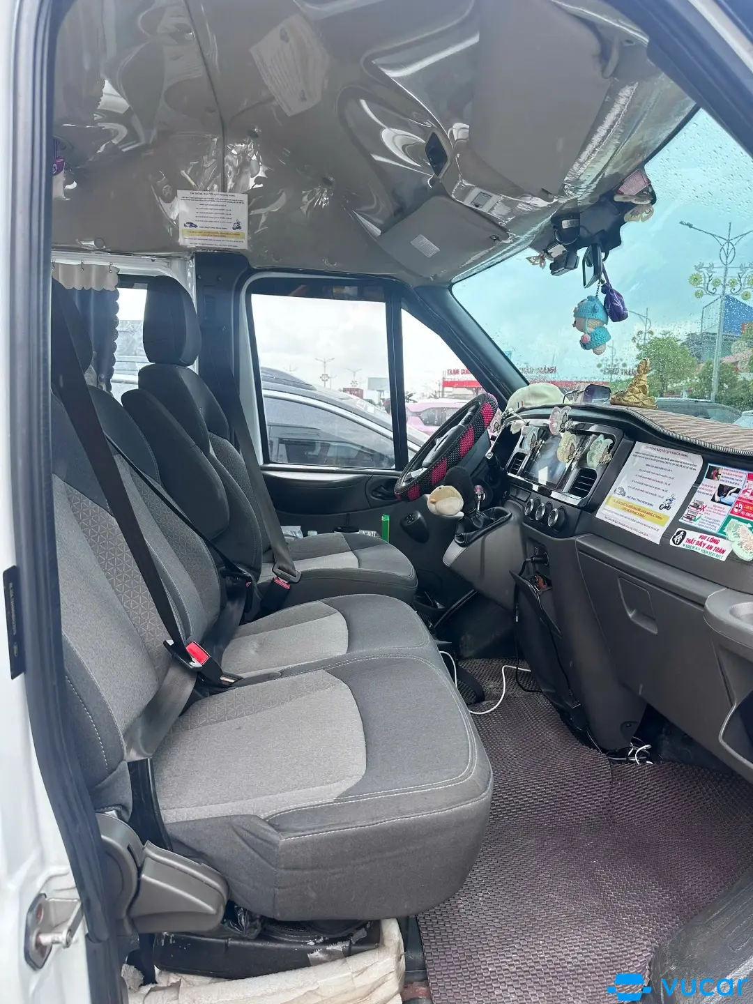 Ford Transit Tiêu chuẩn 2022 - Nội thất 2