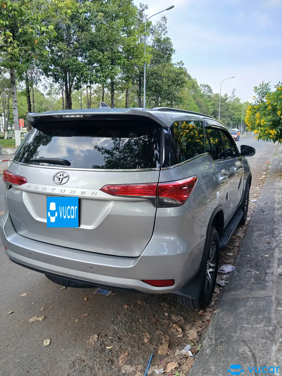 Toyota Fortuner 2018 2.4G 4x2 MT - Ngoại thất 11