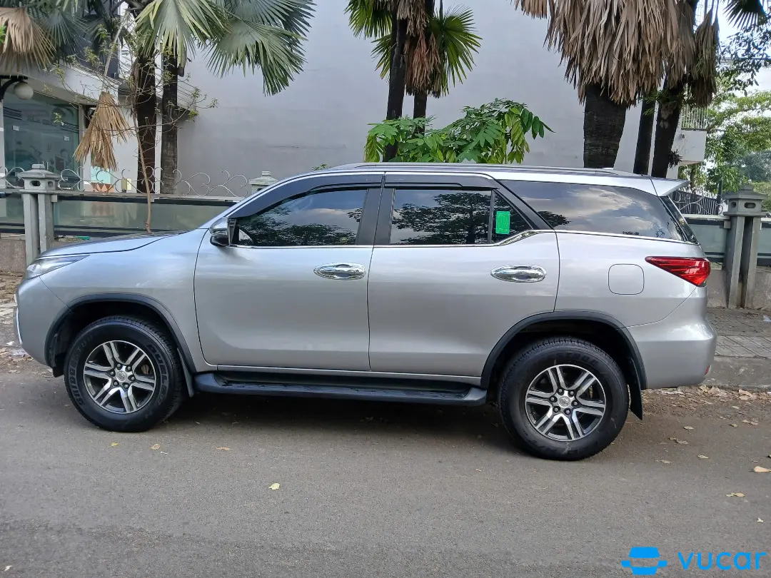Toyota Fortuner 2018 2.4G 4x2 MT - Ngoại thất 19