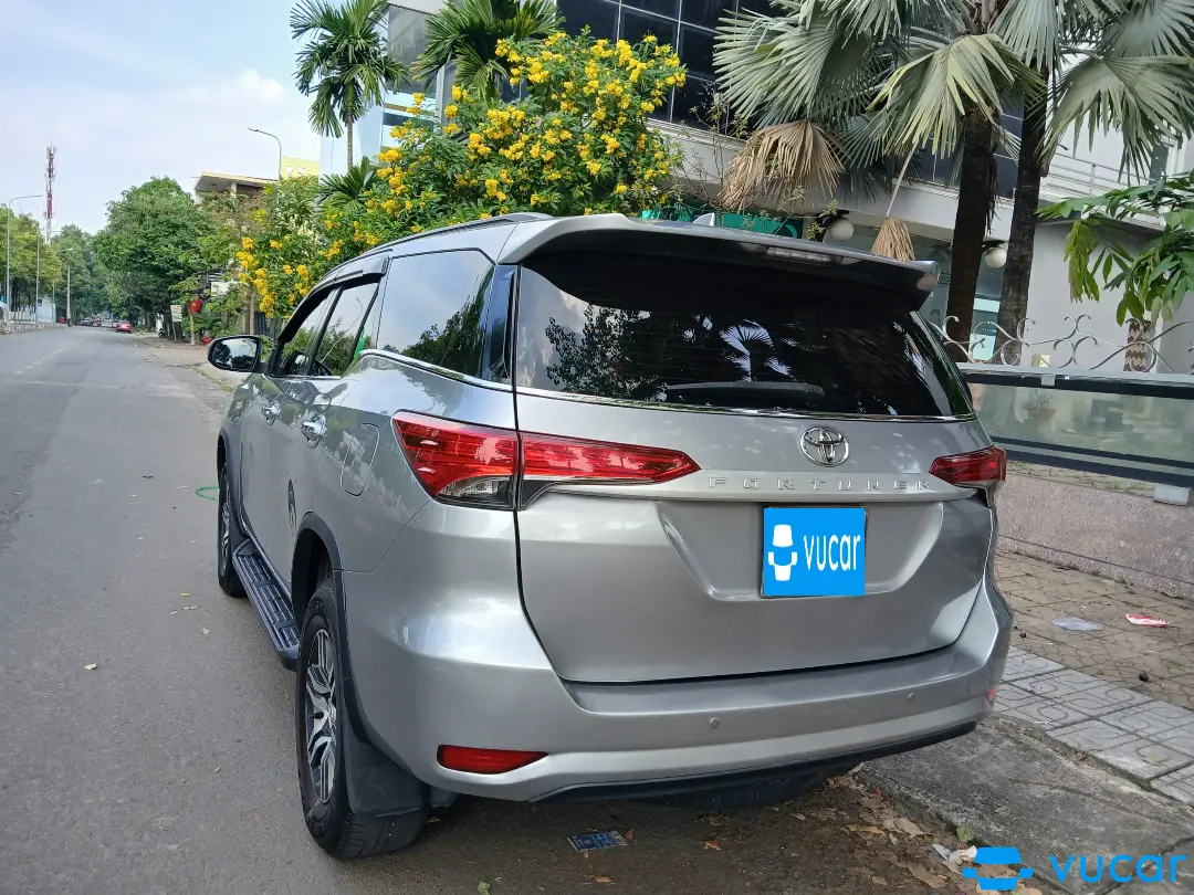 Toyota Fortuner 2018 2.4G 4x2 MT - Ngoại thất 8