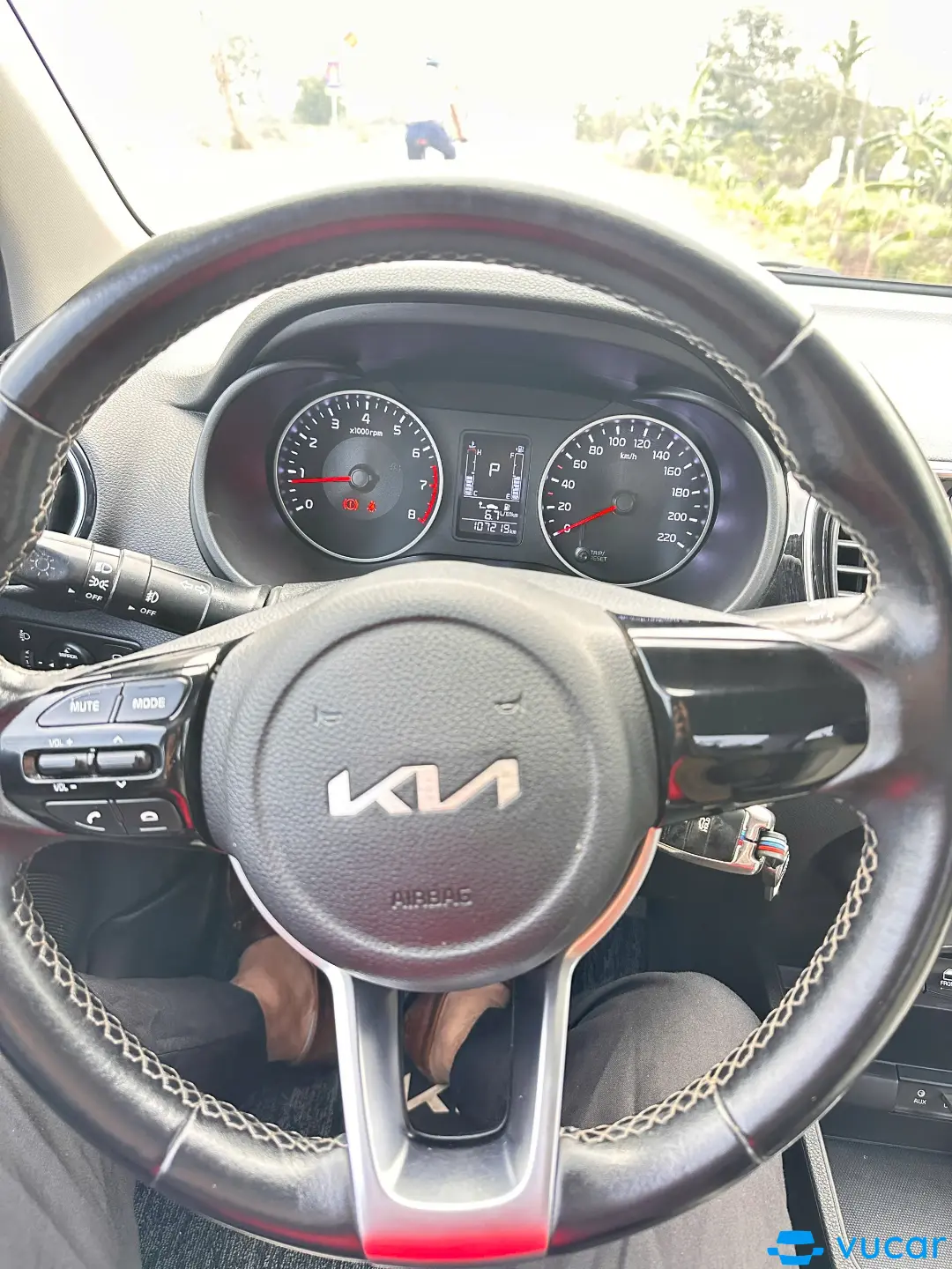 Kia Soluto 1.4 AT Deluxe 2022 - Nội thất 9