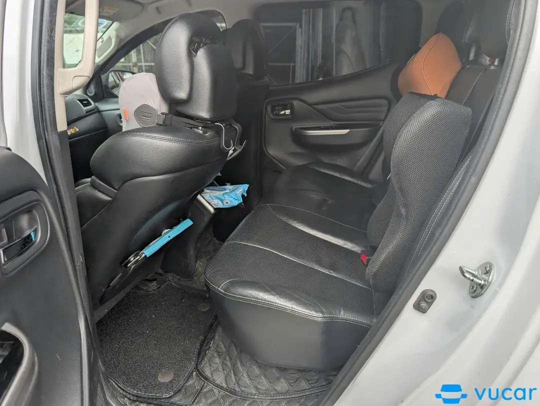 Mitsubishi triton 2021 4x4 auto - Nội thất 2