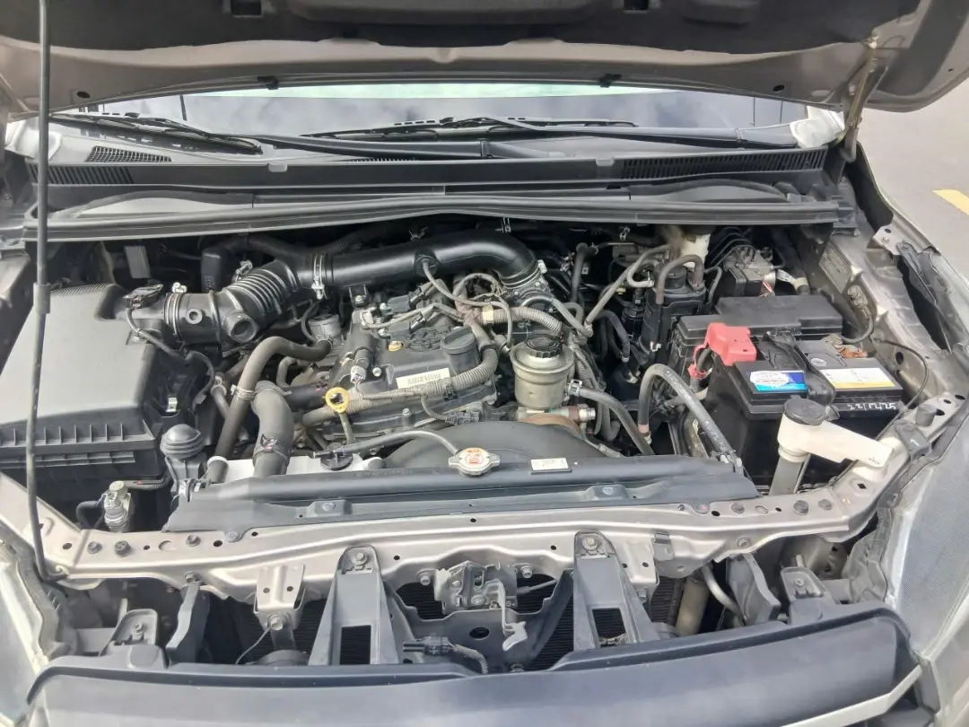 Toyota Innova 2.0E 2019 - Khoang động cơ 1
