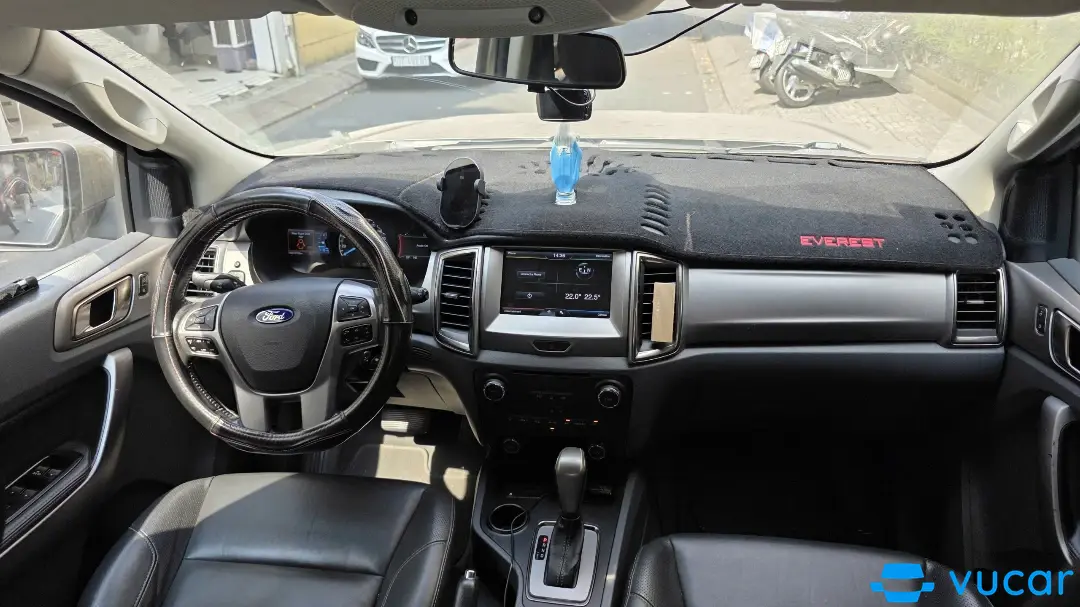 Ford Everest Trend 2.2L 4x2 AT 2016 - Nội thất 2
