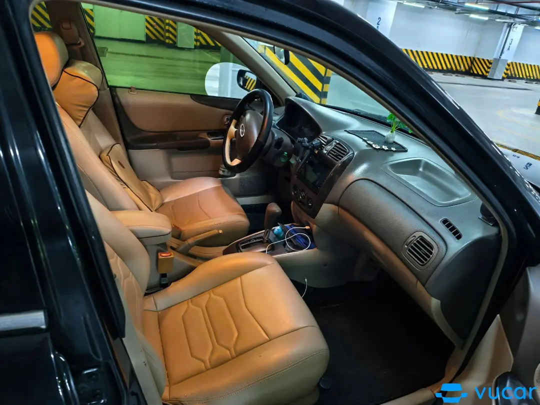 Ford Laser GHIA 1.8 AT 2004 - Nội thất 4