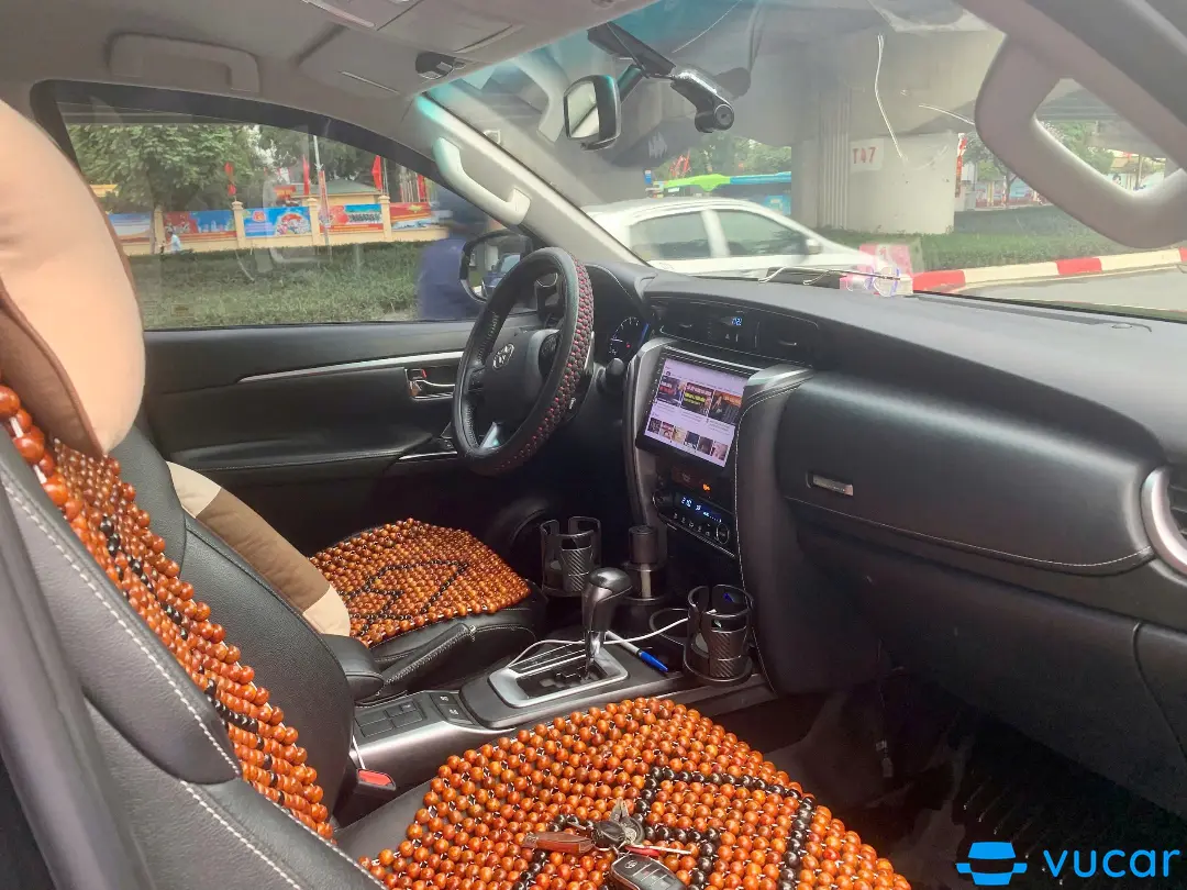 Toyota Fortuner 2.4G 4x2 AT Legender 2021 - Nội thất 1