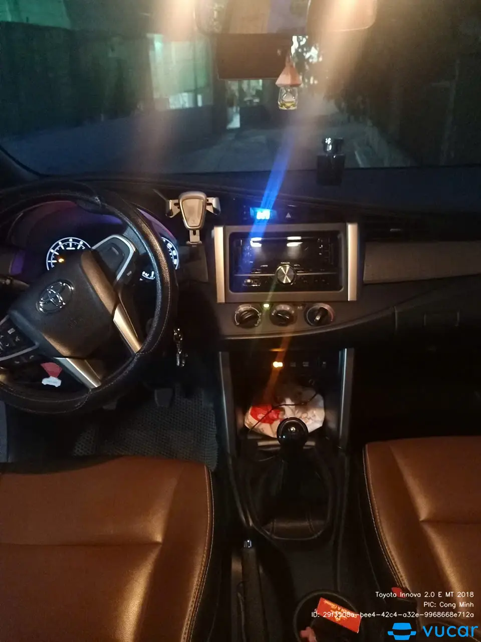 Toyota Innova 2.0 E MT 2018 - Nội thất 1