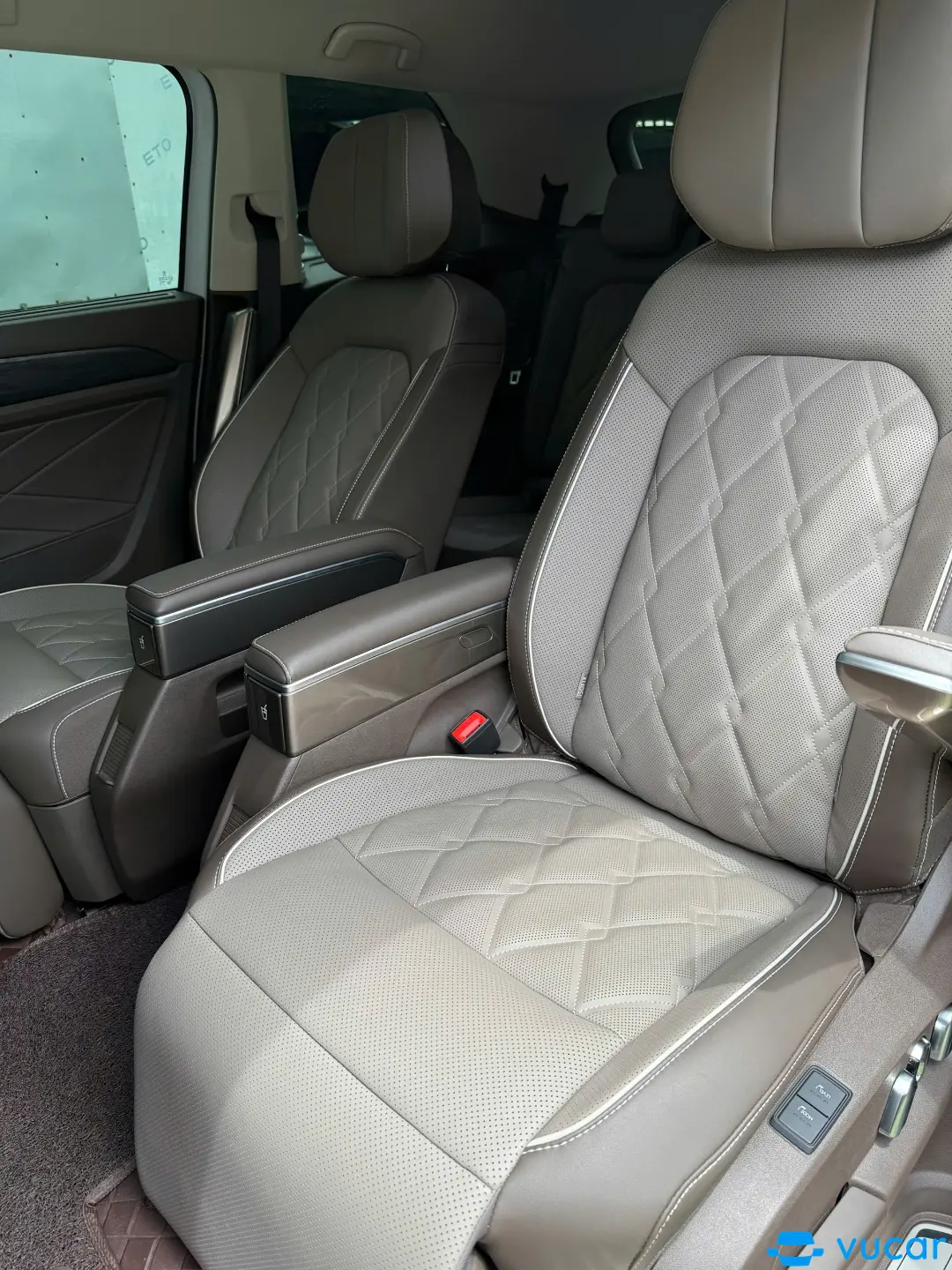 Volkswagen Viloran Luxury 2024 - Nội thất 5