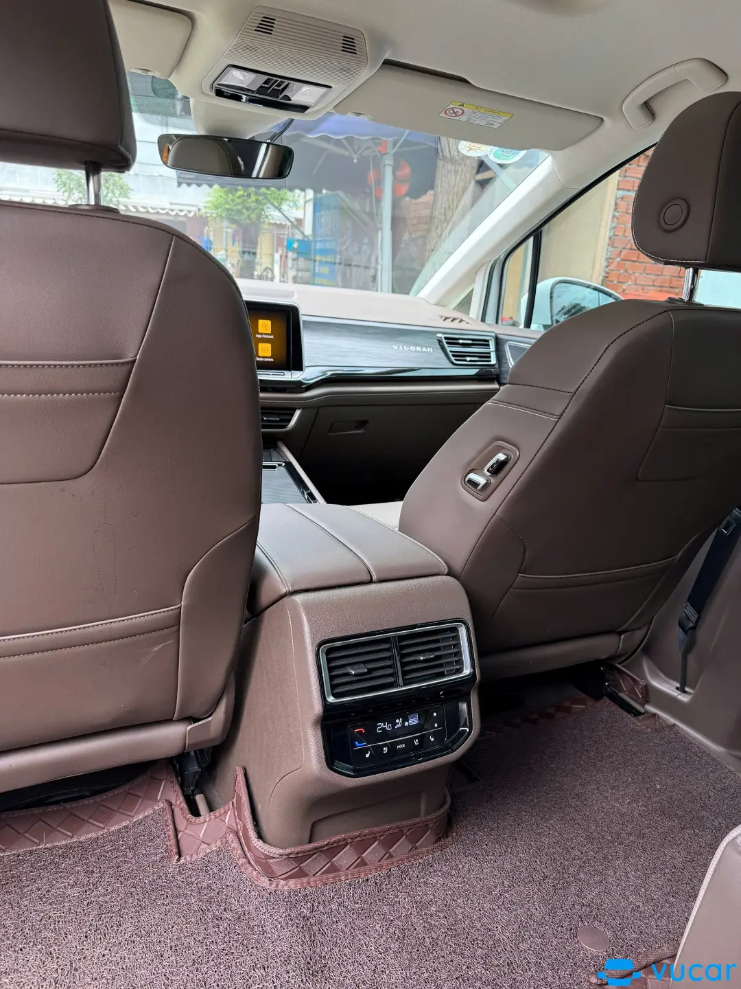 Volkswagen Viloran Luxury 2024 - Nội thất 6