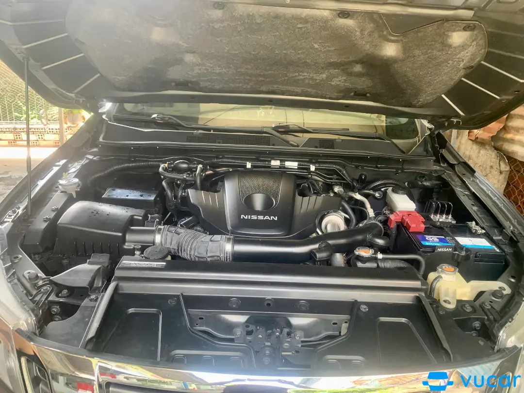 Nissan Navara EL Premium R 2018 - Khoang động cơ 1