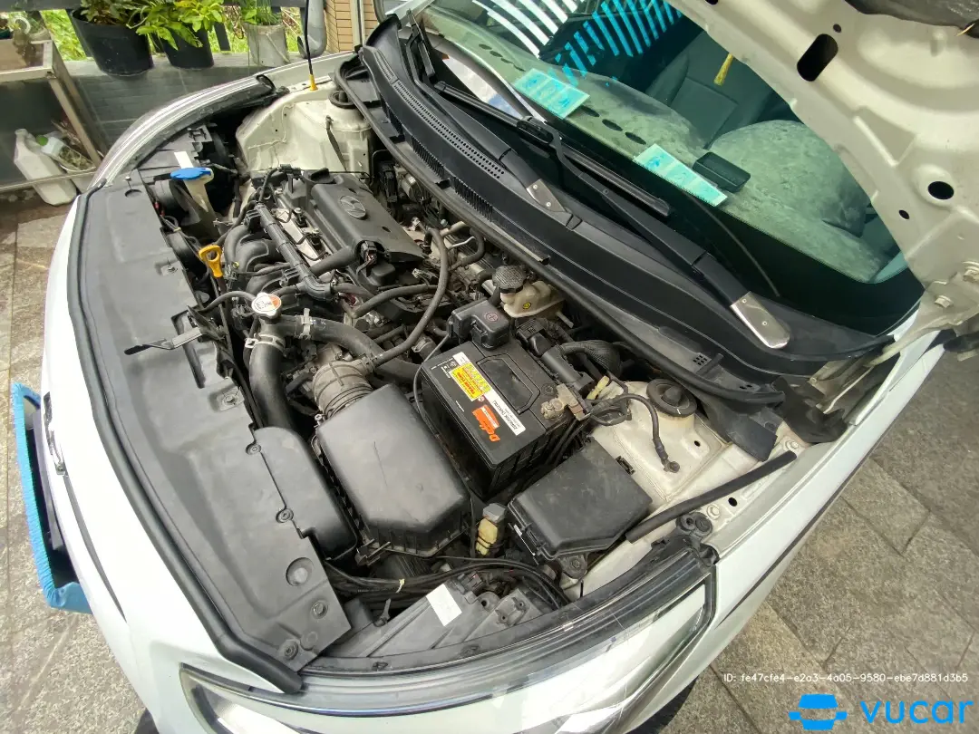 Hyundai Accent 1.4 AT 2014 - Khoang động cơ 2