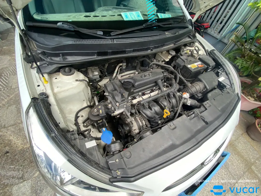 Hyundai Accent 1.4 AT 2014 - Khoang động cơ 3
