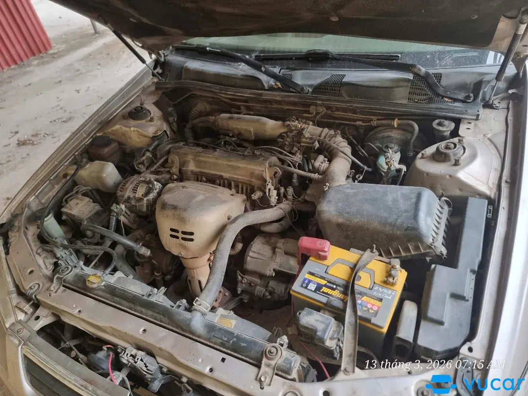 Toyota Camry GLi 2.2 2001 - Khoang động cơ 1