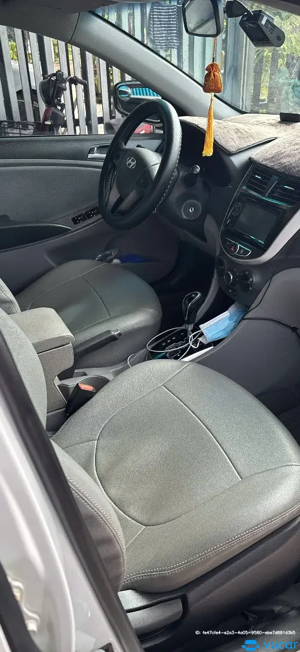 Hyundai Accent 1.4 AT 2014 - Nội thất 2